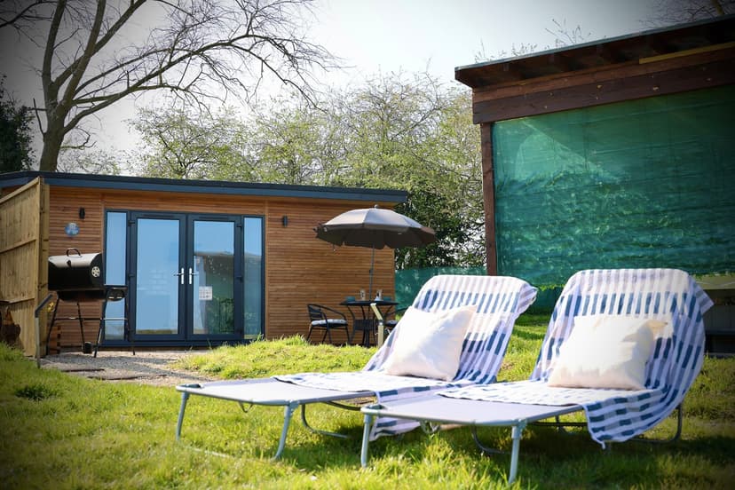 Snowdrop Pod exterior at Rocklands Retreat